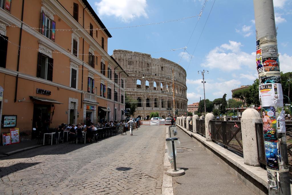 Colosseum Super Family Apartment Rome Bilik gambar